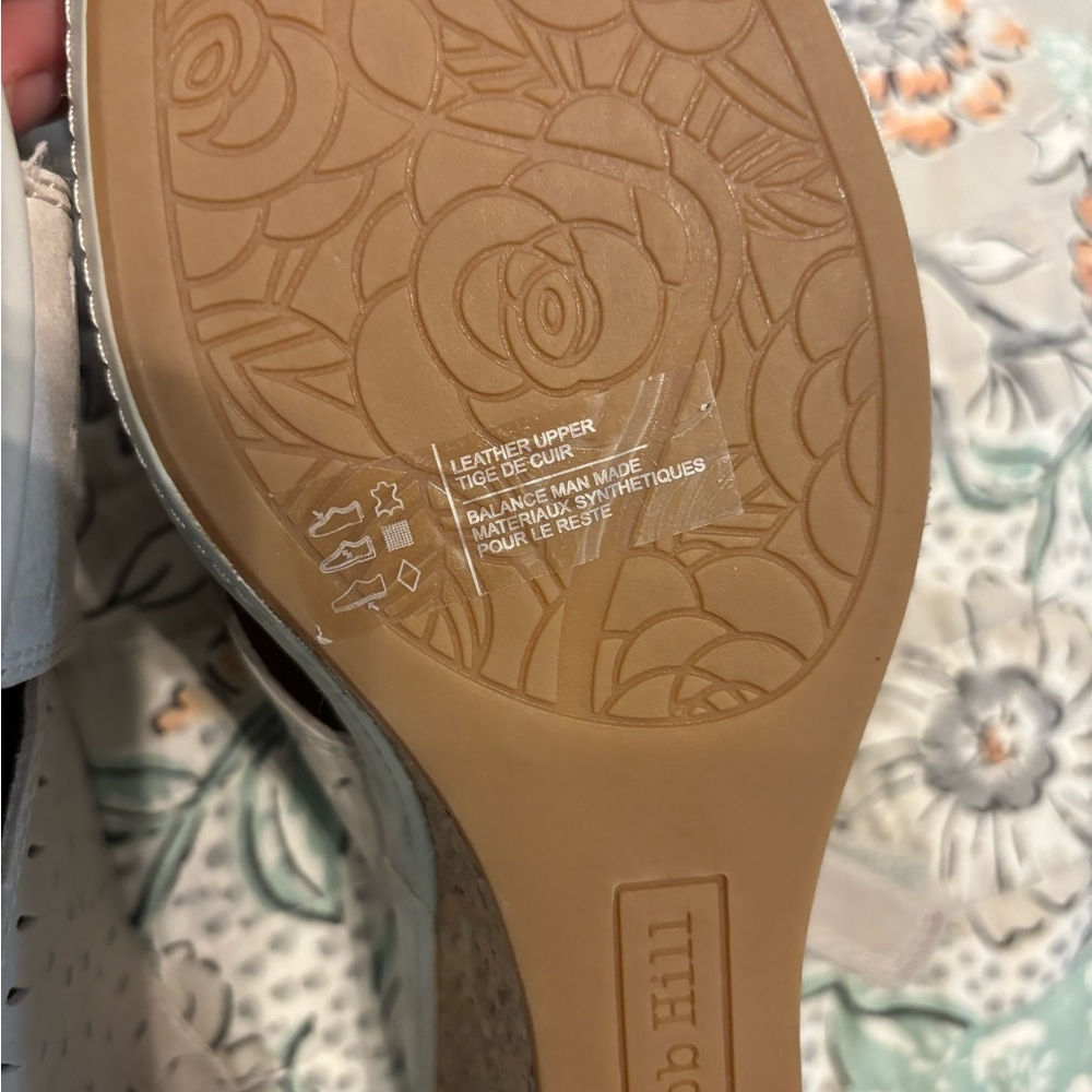 Cobb Hill brand new beige wedge sandals - Picture 5 of 10